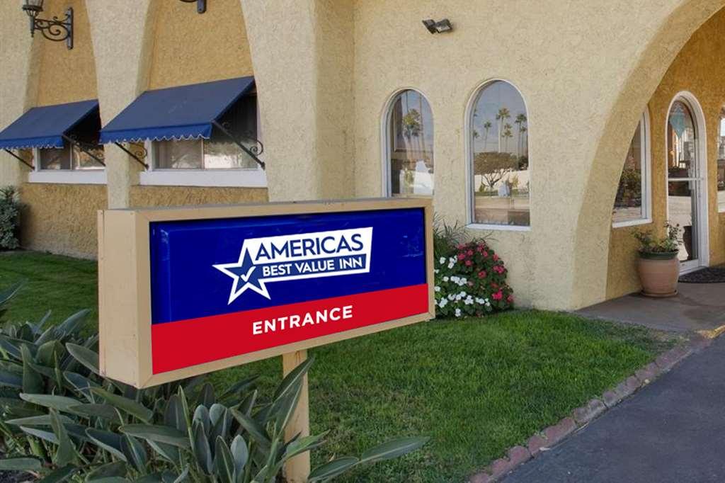 Americas Best Value Inn Stockbridge Exterior foto