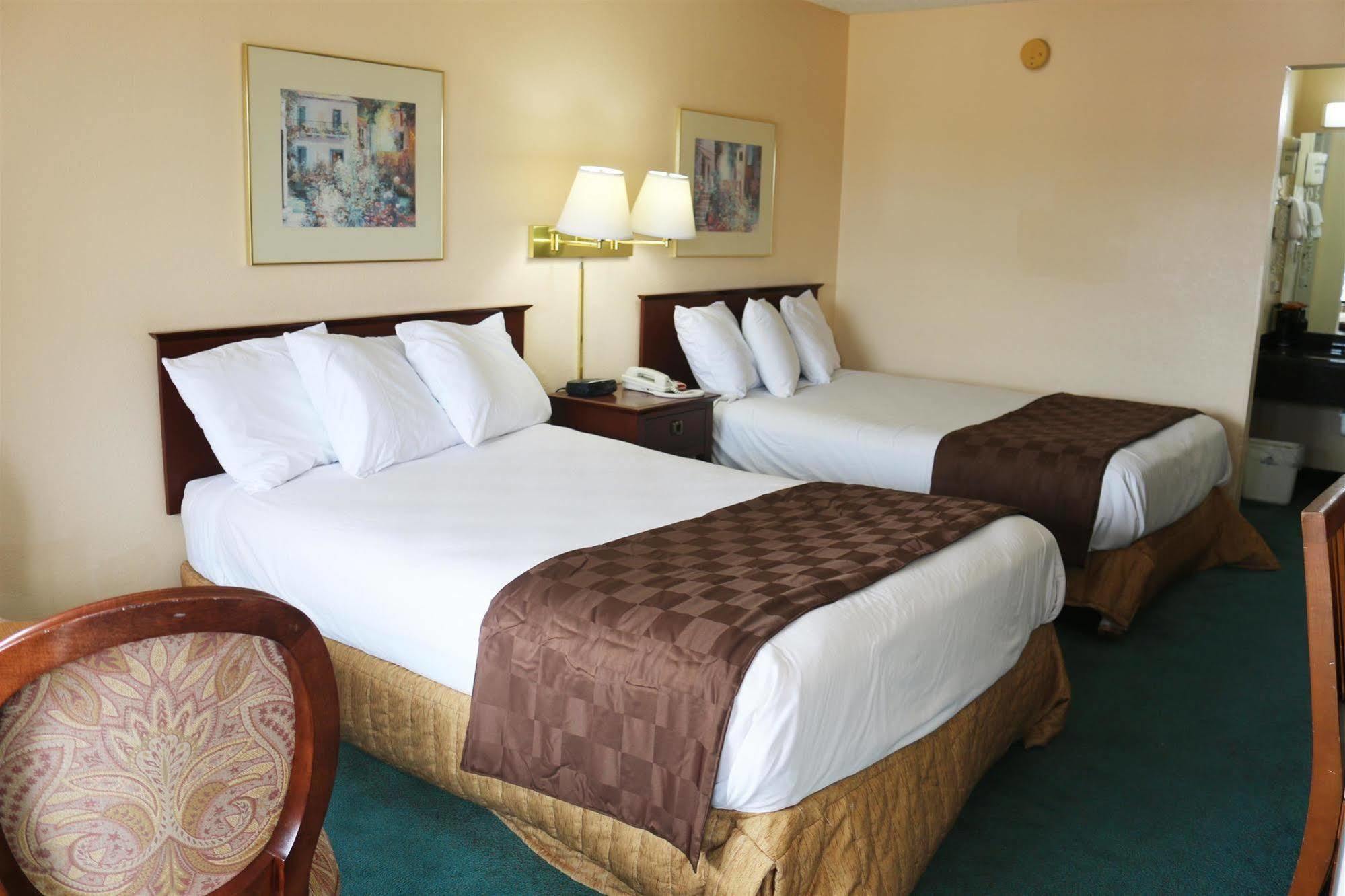 Americas Best Value Inn Stockbridge Exterior foto